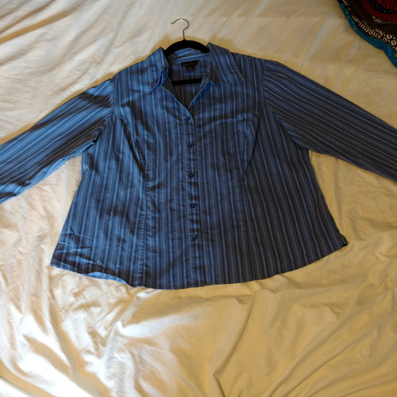 Lane Bryant Blue Pinstripe Button Down 18/20 - Picture 2 of 8